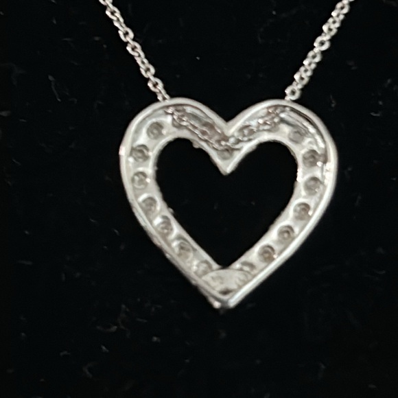 Macys bridge diamond heart necklace 1/10 ctw sterling silver new - Picture 4 of 7